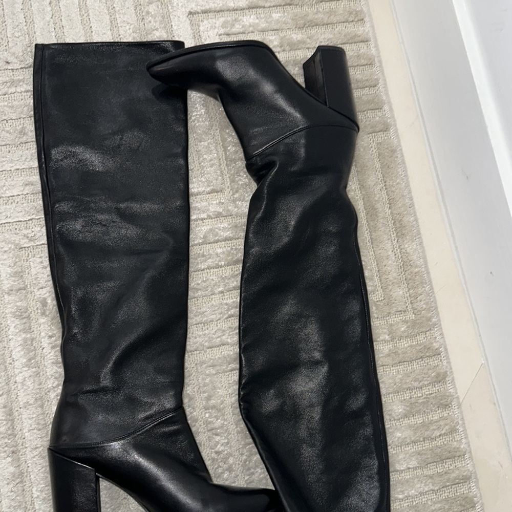 Stuart Weizman Heeled High Leather Boots.